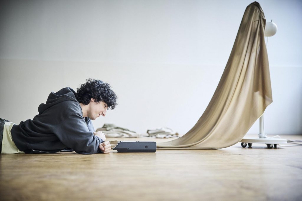 Au bout de ma langue ; Théâtre jeunesse ; Simon Grangeat ; Les Tréteaux de France ; Tal Raveuny